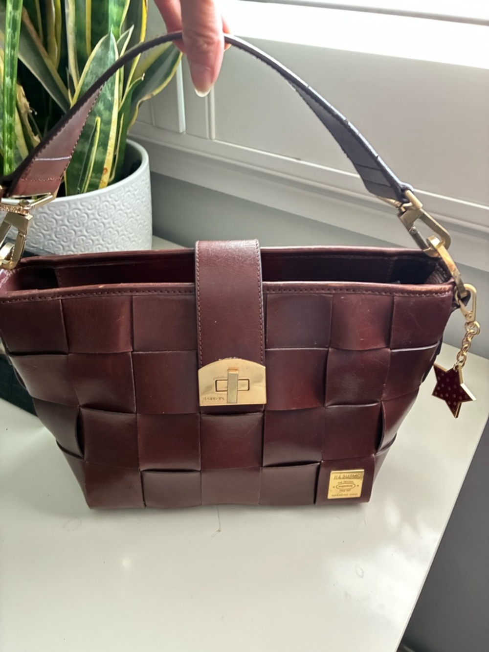 Harveys Dark Brown Leather Woven Shoulder Bag with Gold Hardware!! 
#rare #hobo